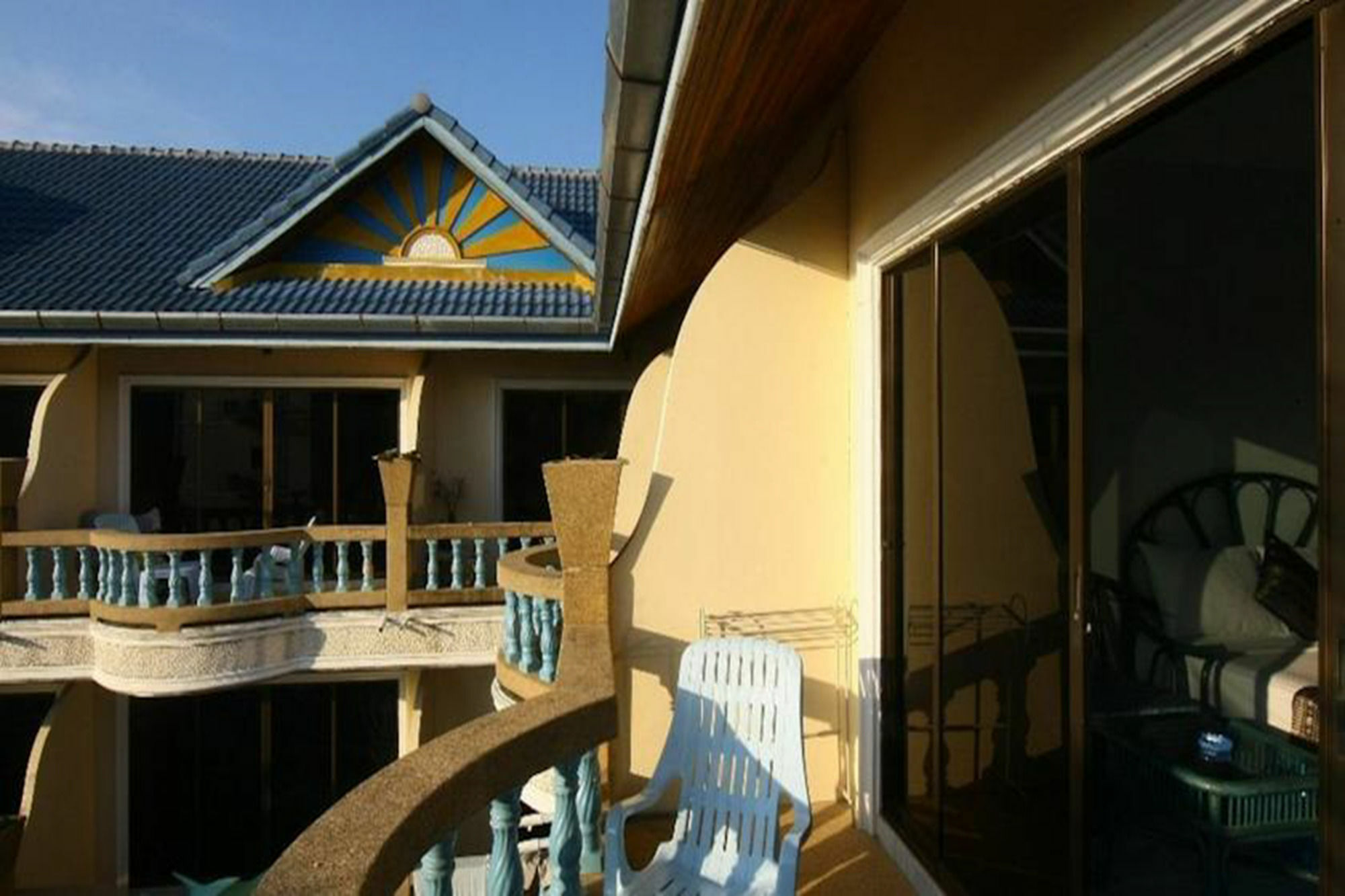 Patong Sunbeach Mansion Extérieur photo