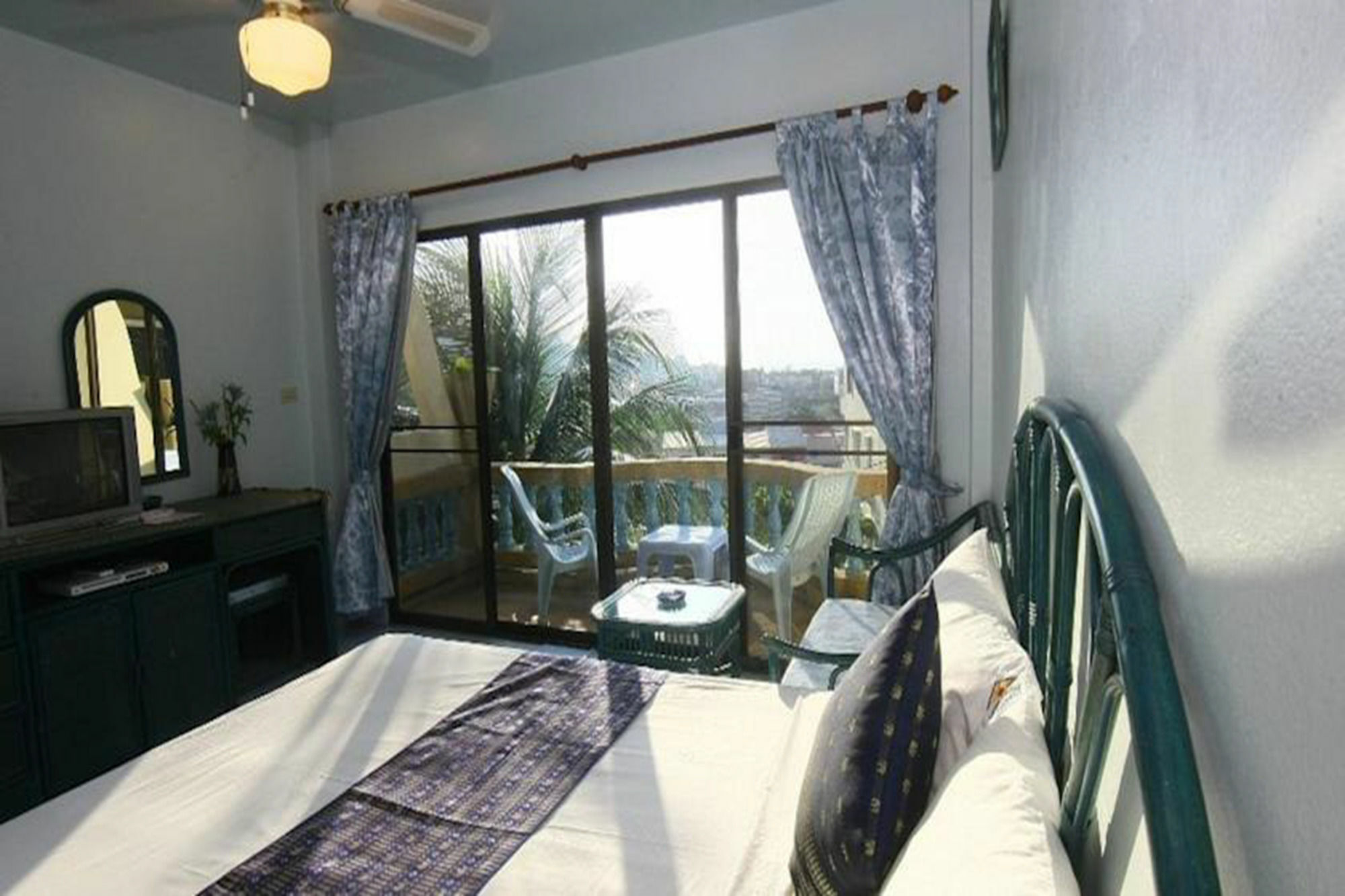 Patong Sunbeach Mansion Extérieur photo
